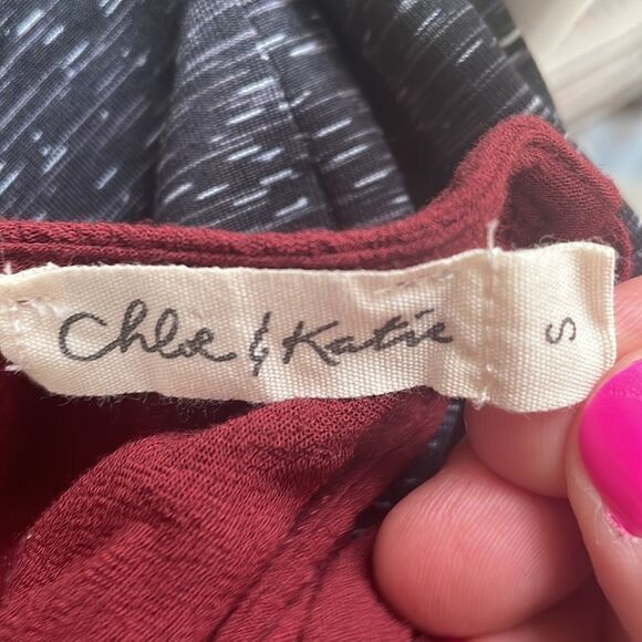 On or off the shoulder Maroon top with key hole opening size S - Picture 8 of 8